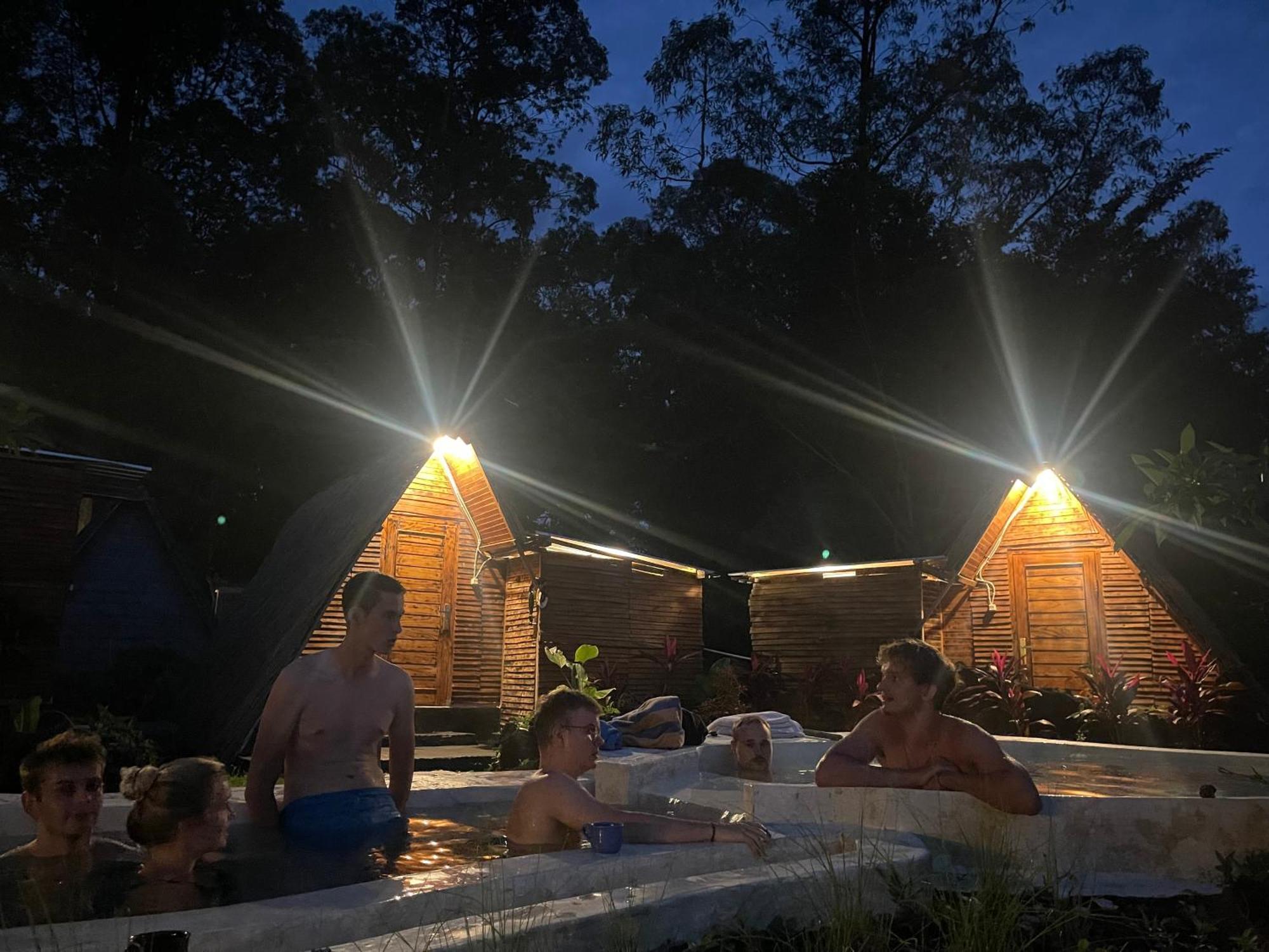 מלון Kubupenlokan Triangular House And Hot Spring מראה חיצוני תמונה